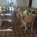 Zur Eiche Отель Оверат