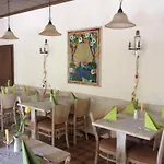 Zur Eiche Отель