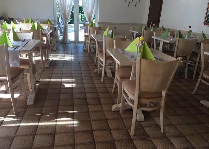 Zur Eiche 酒店 奥弗拉特